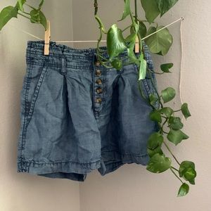 NWOT- chambray shorts